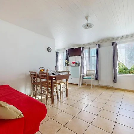 1 Bedroom Nice Home In Montmorillon *