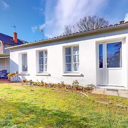 1 Bedroom Pet Friendly Home In Montmorillon *