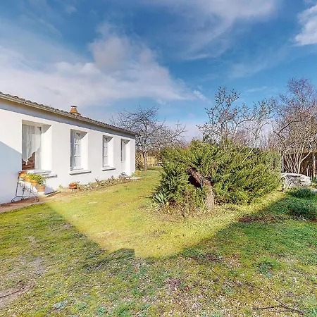 1 Bedroom Nice Home In Montmorillon *