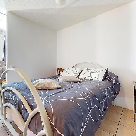 1 Bedroom Pet Friendly Home In Montmorillon